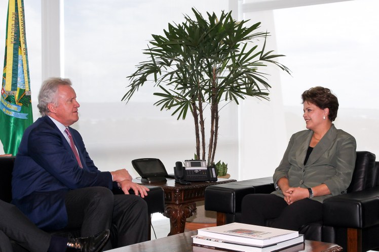 Dilma Rousseff conversa compresidente e CEO mundial da General Electric, Jeffrey Immelt 5