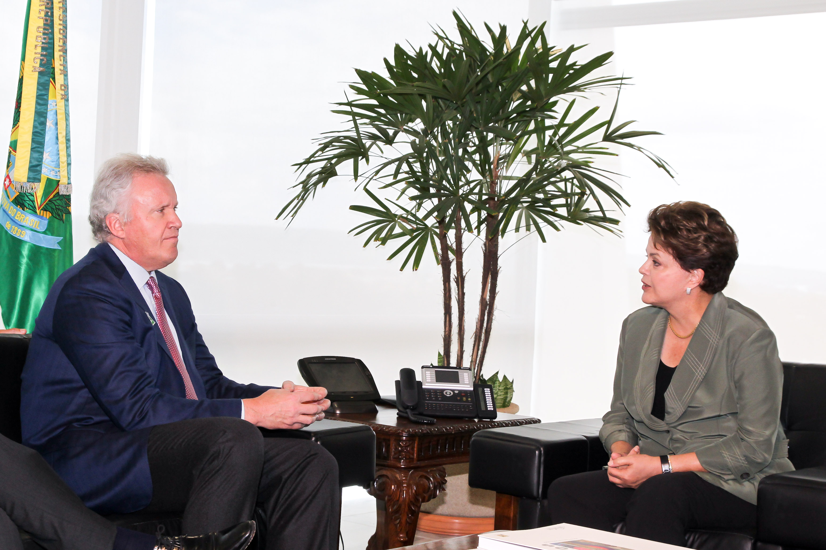 Dilma Rousseff conversa compresidente e CEO mundial da General Electric, Jeffrey Immelt 4