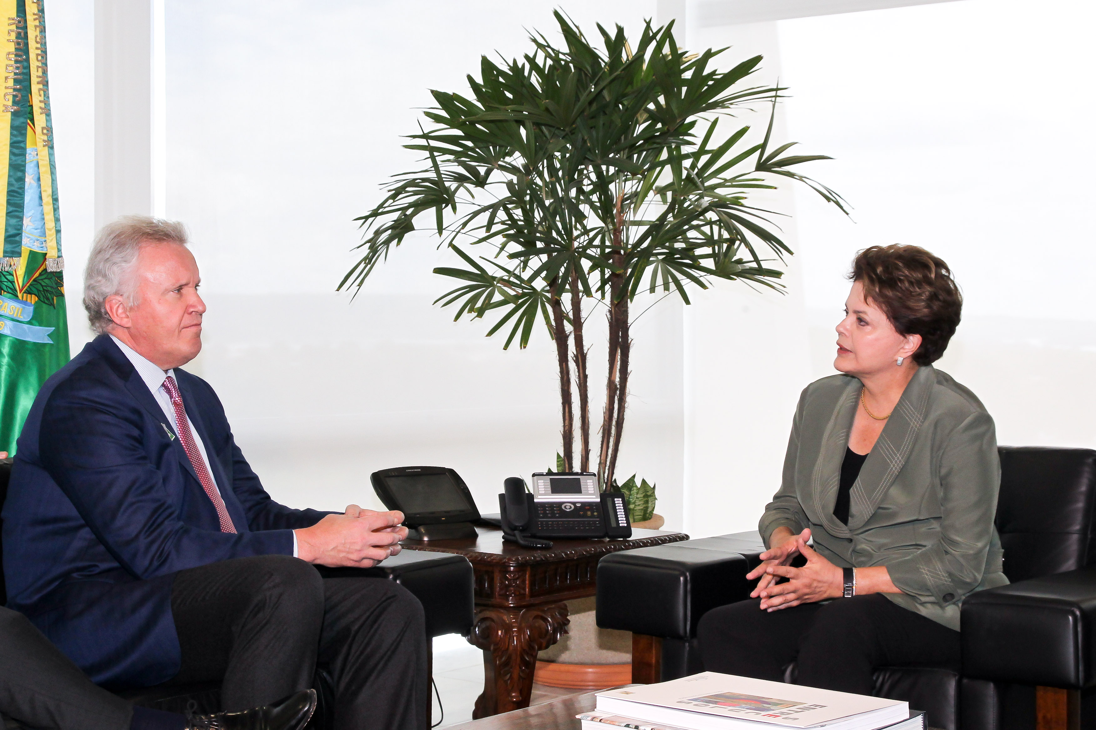 Dilma Rousseff conversa compresidente e CEO mundial da General Electric, Jeffrey Immelt 3