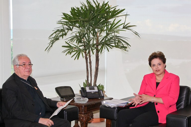 Dilma Rousseff e ministro Gilberto Carvalho com presidente, secretário-geral e  vice-presidente da CNBB, Dom Geraldo Lyrio Rocha, Dom Dimas e Dom Luiz Soares 2