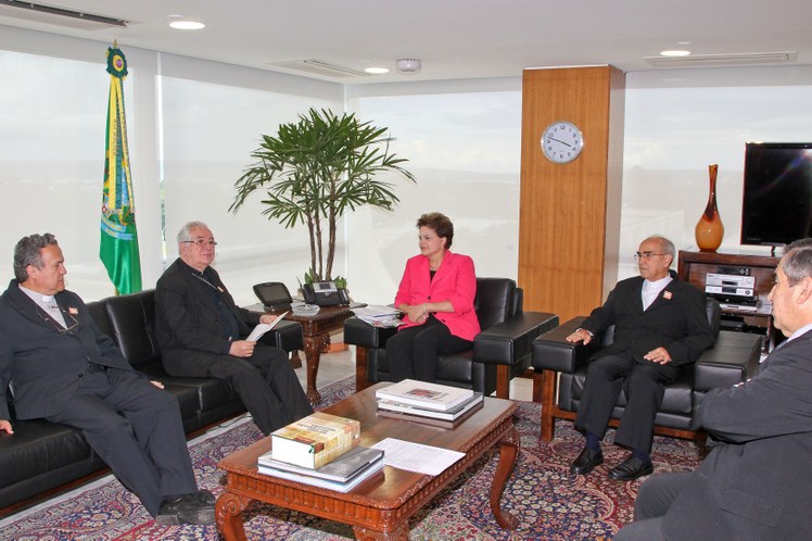 Dilma Rousseff e ministro Gilberto Carvalho com presidente, secretário-geral e  vice-presidente da CNBB, Dom Geraldo Lyrio Rocha, Dom Dimas e Dom Luiz Soares 1