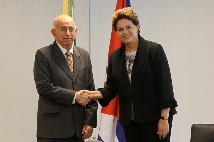 Dilma Rousseff cumprimenta o primeiro vice-presidente de Cuba, José Ramón Machado Ventura 4