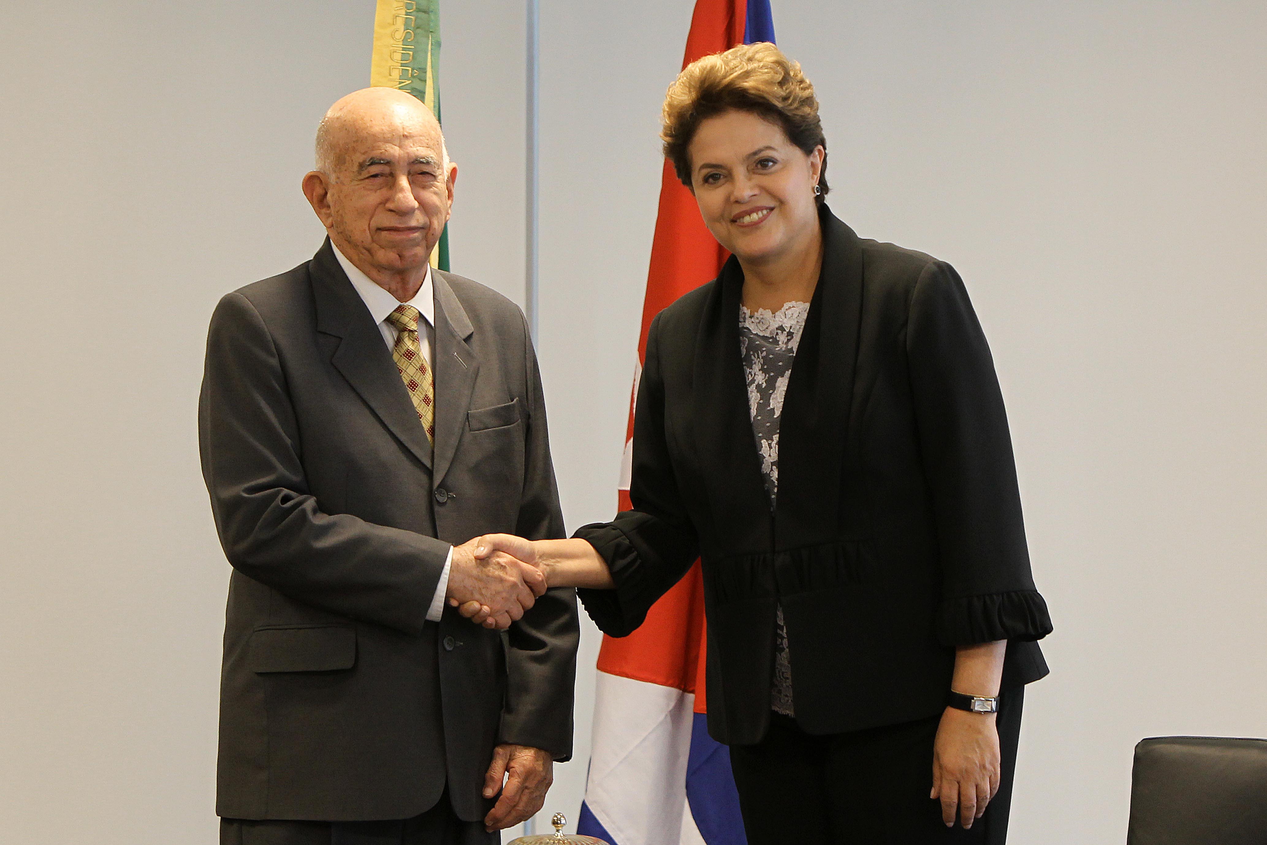 Dilma Rousseff cumprimenta o primeiro vice-presidente de Cuba, José Ramón Machado Ventura 4