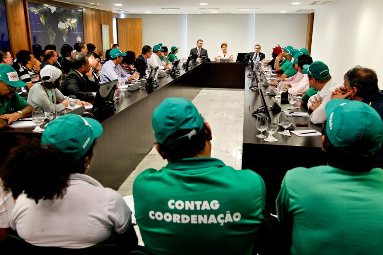 Dilma recebe Ministros e representantes da Contag 3