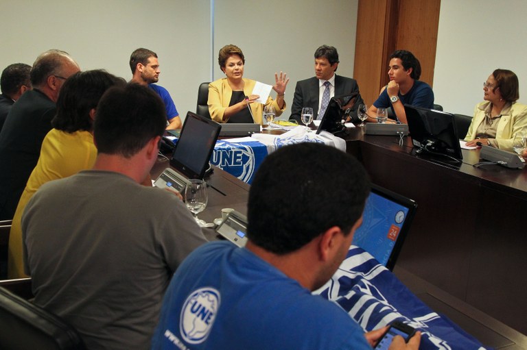Dilma encontra representantes da UNE e UBES 4 Dilma encontra representantes da UNE e UBES 4