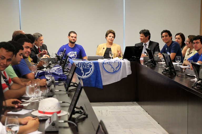 Dilma encontra representantes da UNE e UBES 3 Dilma encontra representantes da UNE e UBES 3