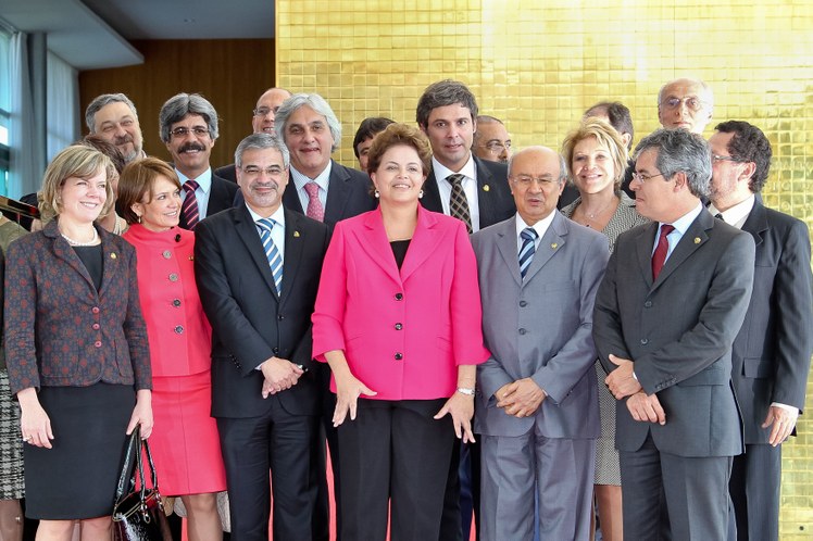 Dilma recebe senadores do PT 4