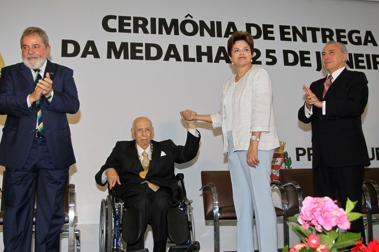 Dilma entrega Medalha 25 de Janeiro à José Alencar 