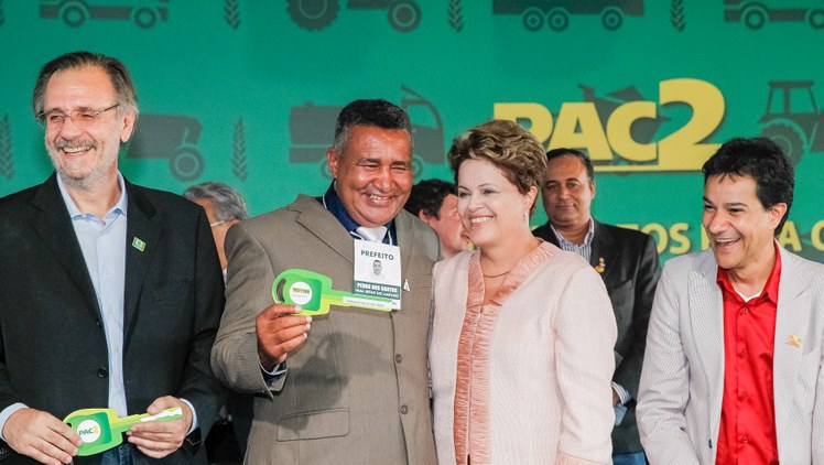 Entrega de 151 Máquinas para Municípios de Minas Gerais - 02