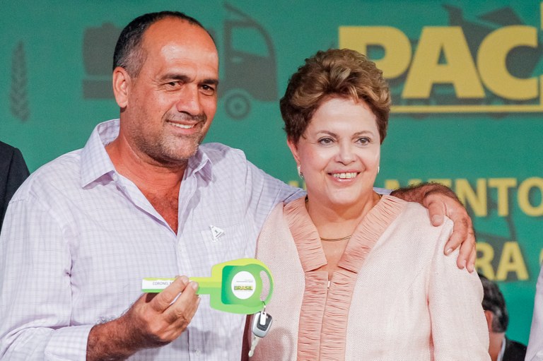 Entrega de 151 máquinas para municípios de Minas Gerais - 03
