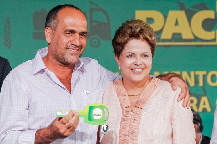 Entrega de 151 máquinas para municípios de Minas Gerais - 03