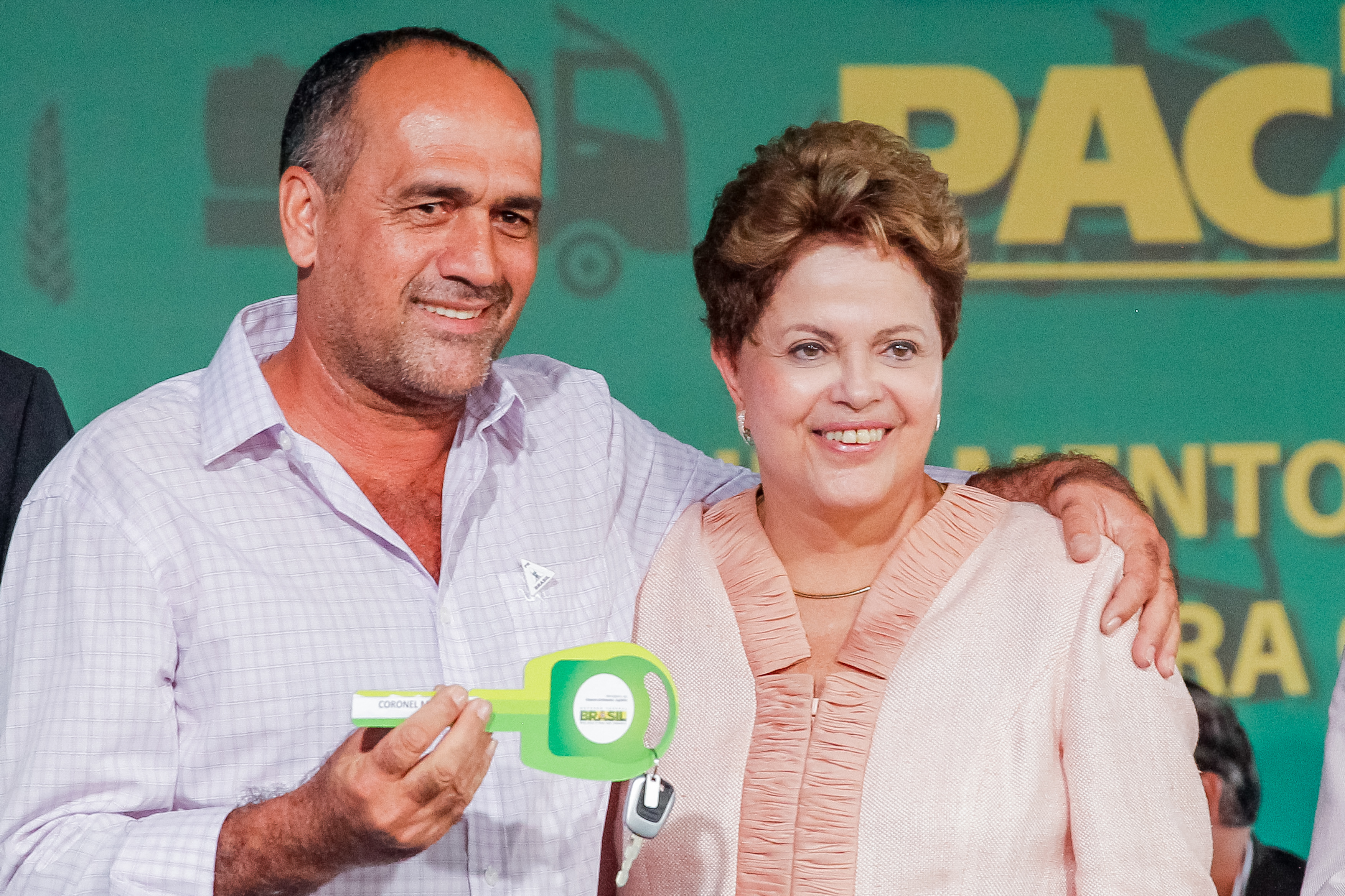 Entrega de 151 máquinas para municípios de Minas Gerais - 03
