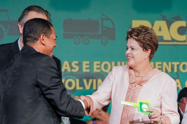 Entrega de 151 máquinas para municípios de Minas Gerais - 04
