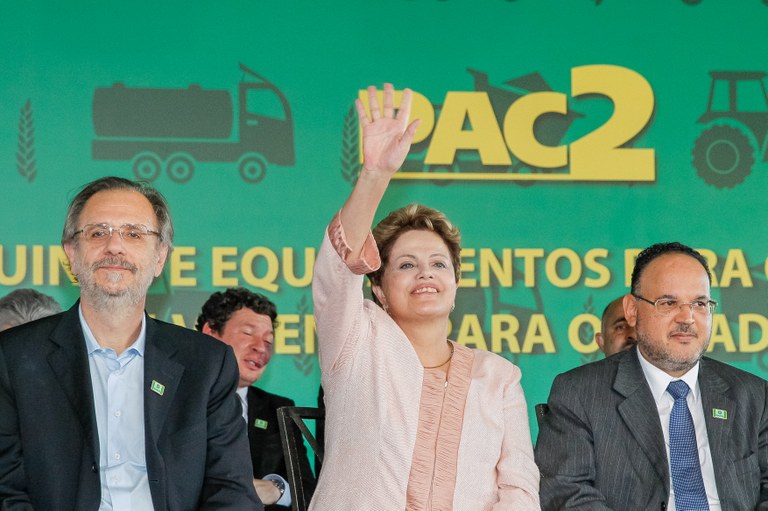 Entrega de 151 Máquinas para Municípios de Minas Gerais - 01