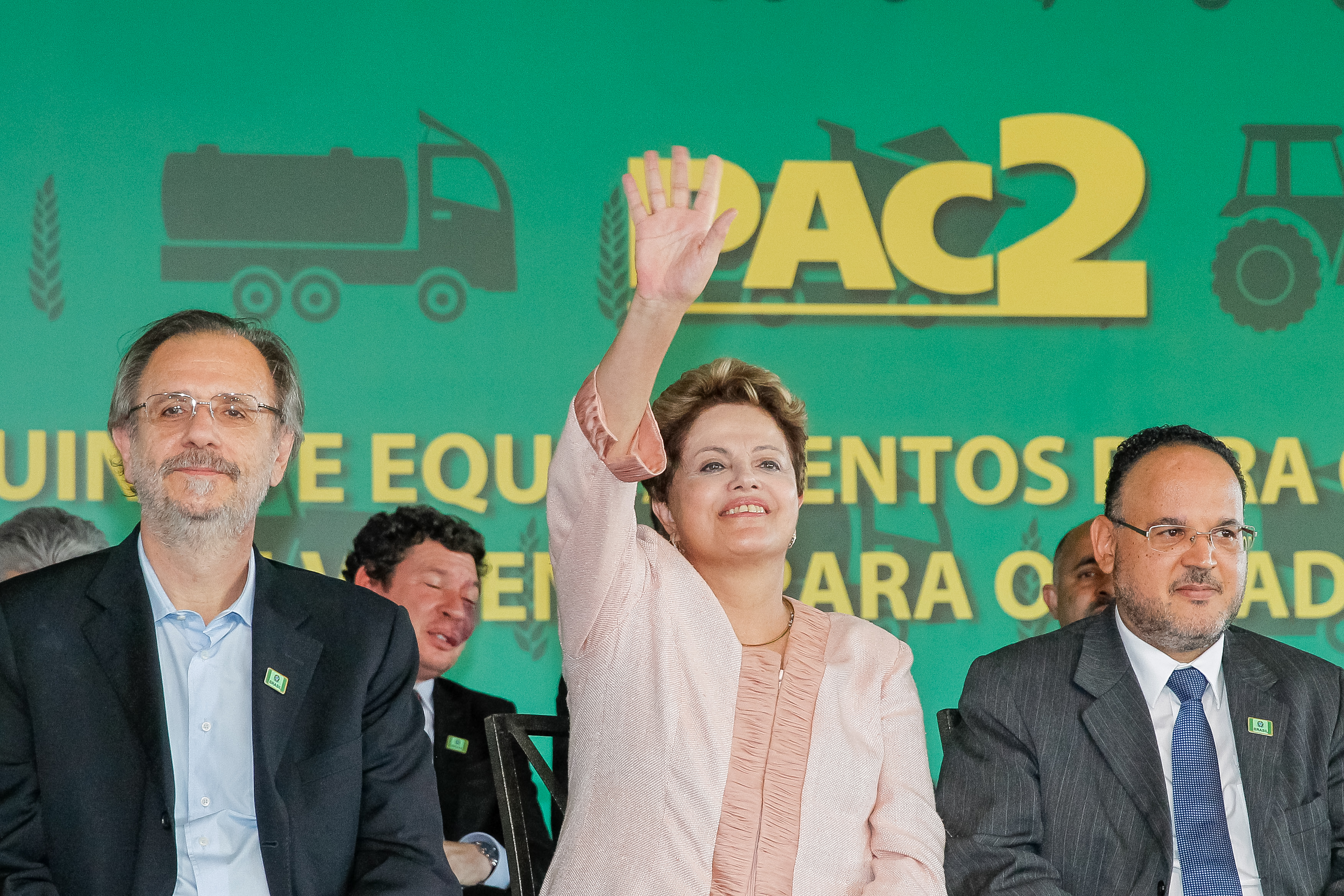 Entrega de 151 Máquinas para Municípios de Minas Gerais - 01