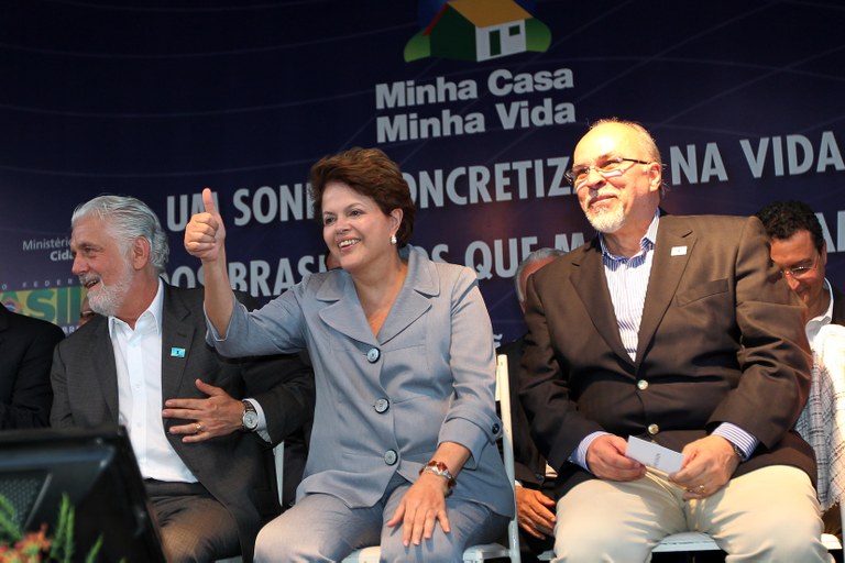 Dilma durante cerimônia de entrega de unidades habitacionais do programa Minha Casa, Minha Vida