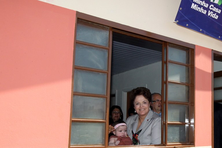 Presidenta Dilma Rousseff em unidade habitacional