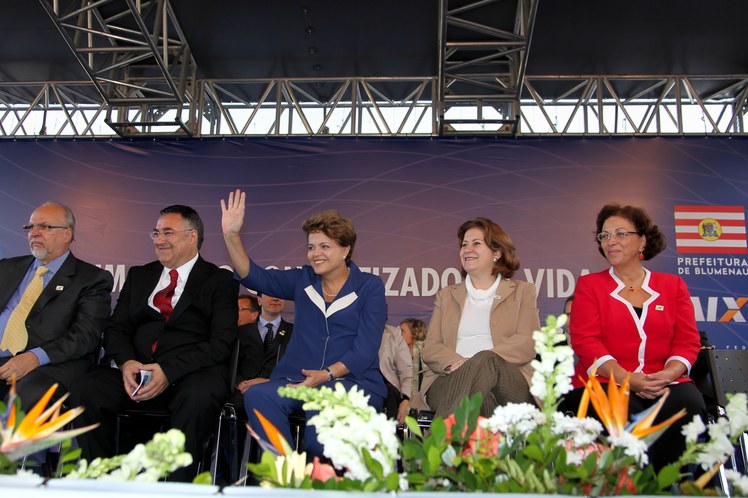 Dilma Rousseff, ministras Miriam Belchior e Ideli Salvatti, e o governador João Raimundo Colombo 1
