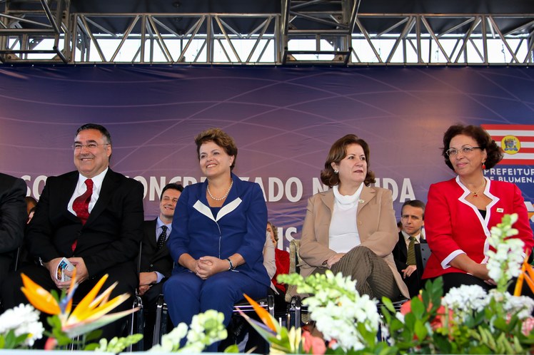 Dilma Rousseff, ministras Miriam Belchior e Ideli Salvatti, e o governador João Raimundo Colombo 2
