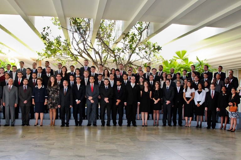 Dilma com formandos do Instituto Rio Branco 2