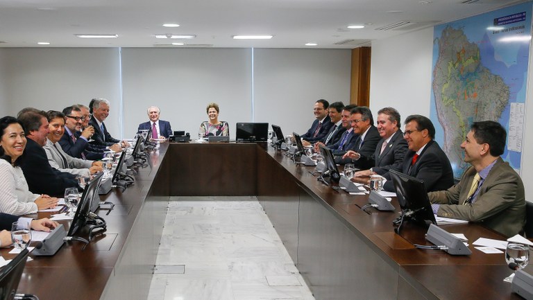 Frente Nacional de Prefeitos e Representantes do III Encontro dos Municípios com o Desenvolvimento Sustentável - 01