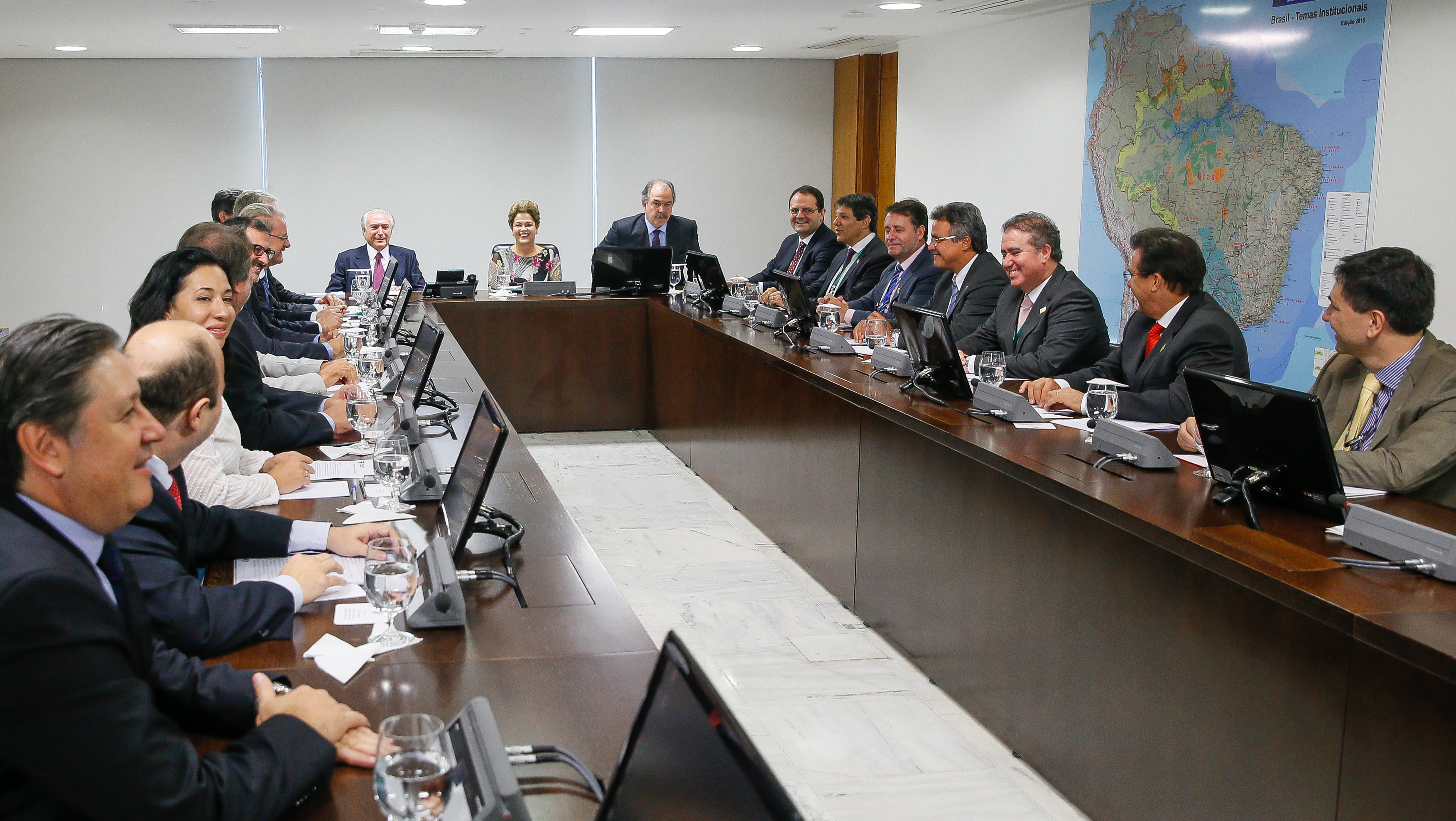 Frente Nacional de Prefeitos e Representantes do III Encontro dos Municípios com o Desenvolvimento Sustentável - 02