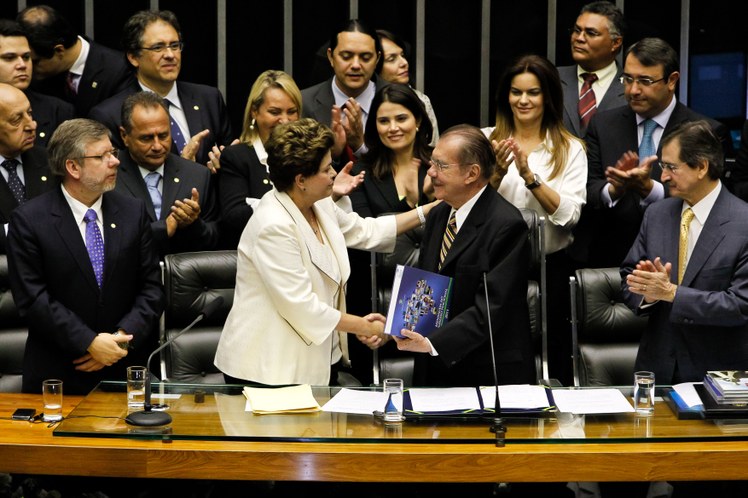 Dilma cumprimenta Sarney 4