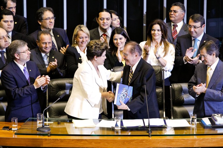 Dilma cumprimenta Sarney 3