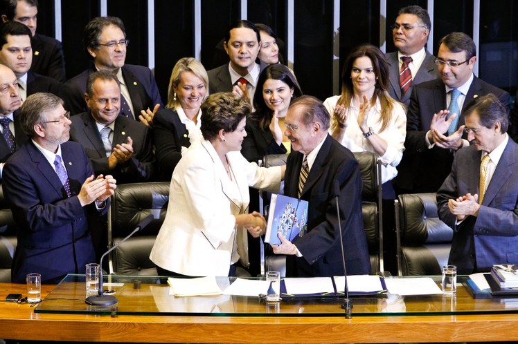Dilma cumprimenta Sarney 3