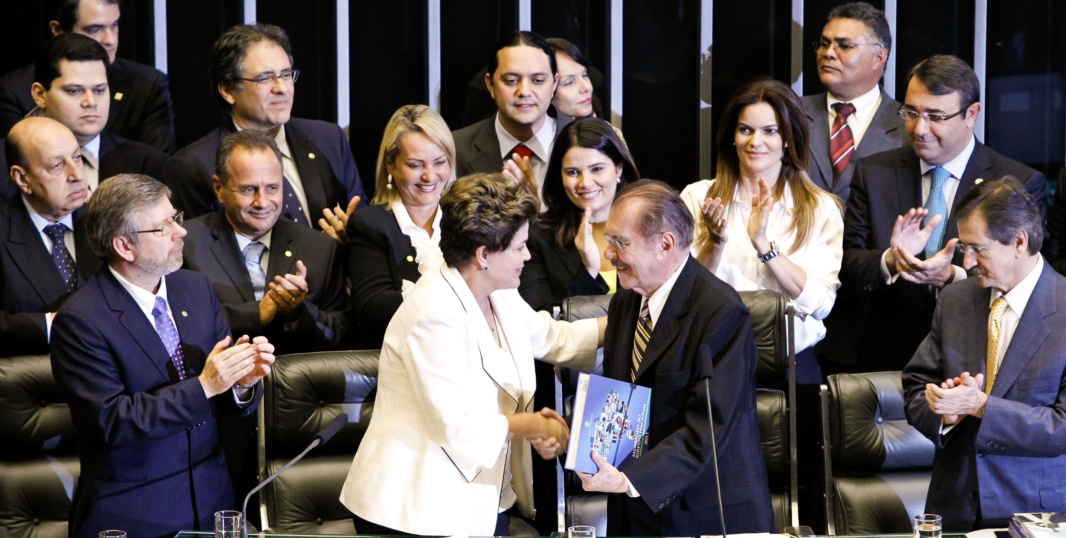 Dilma cumprimenta Sarney 5