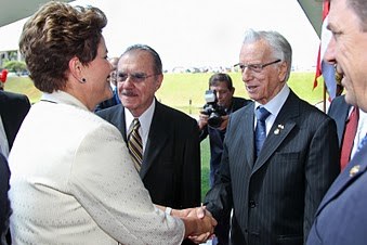 Dilma cumprimenta Itamar