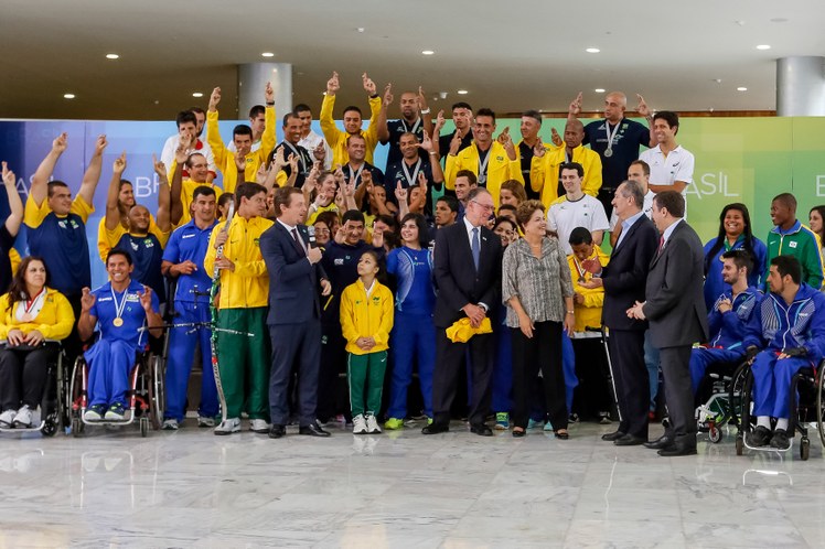 Jovens atletas olímpicos e paraolímpicos - 01