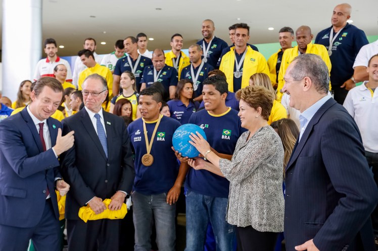 Jovens atletas olímpicos e paraolímpicos - 08