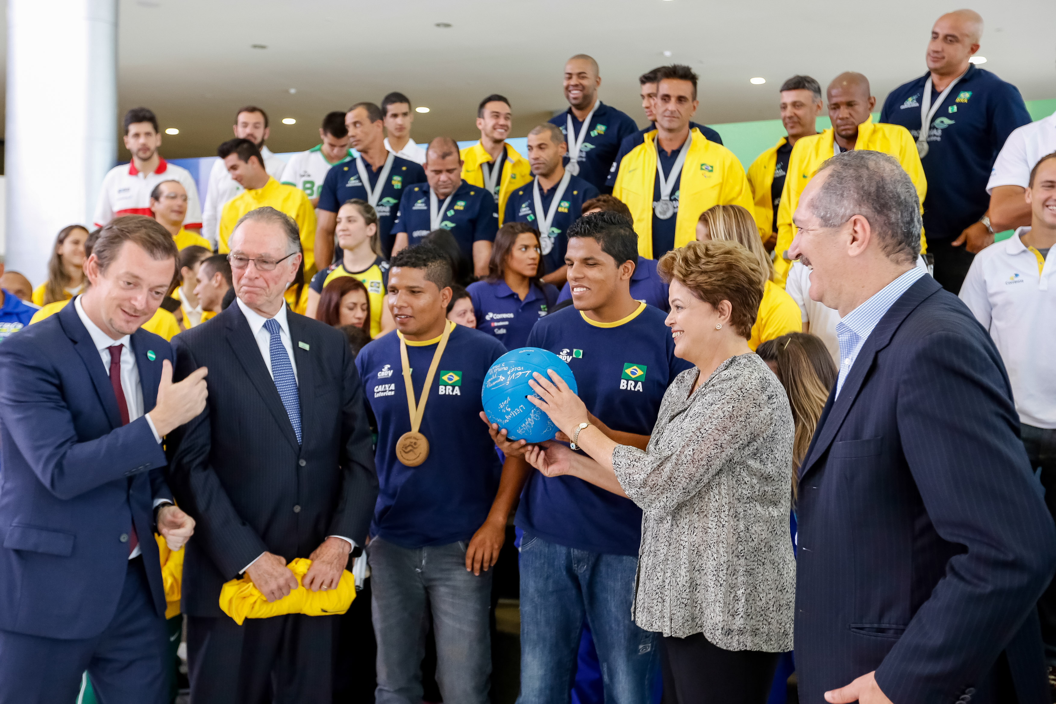 Jovens atletas olímpicos e paraolímpicos - 08