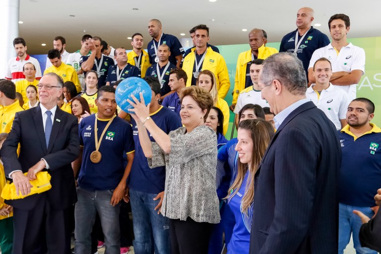 Jovens atletas olímpicos e paraolímpicos - 09