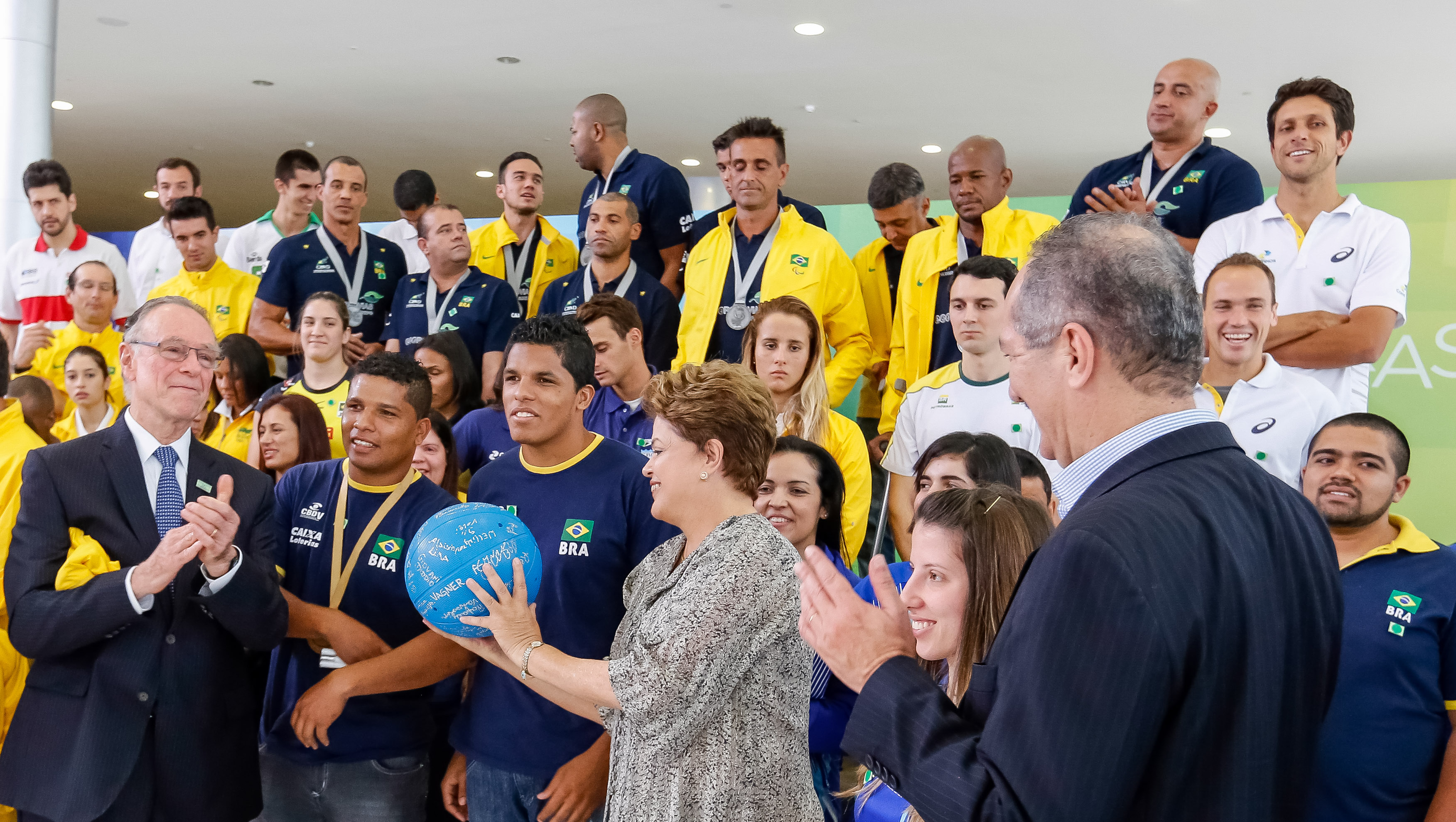 Jovens atletas olímpicos e paraolímpicos - 10