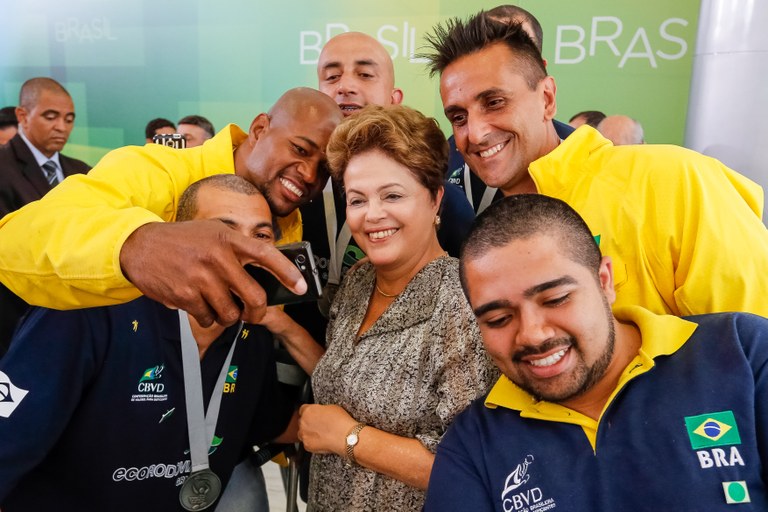 Jovens atletas olímpicos e paraolímpicos - 15