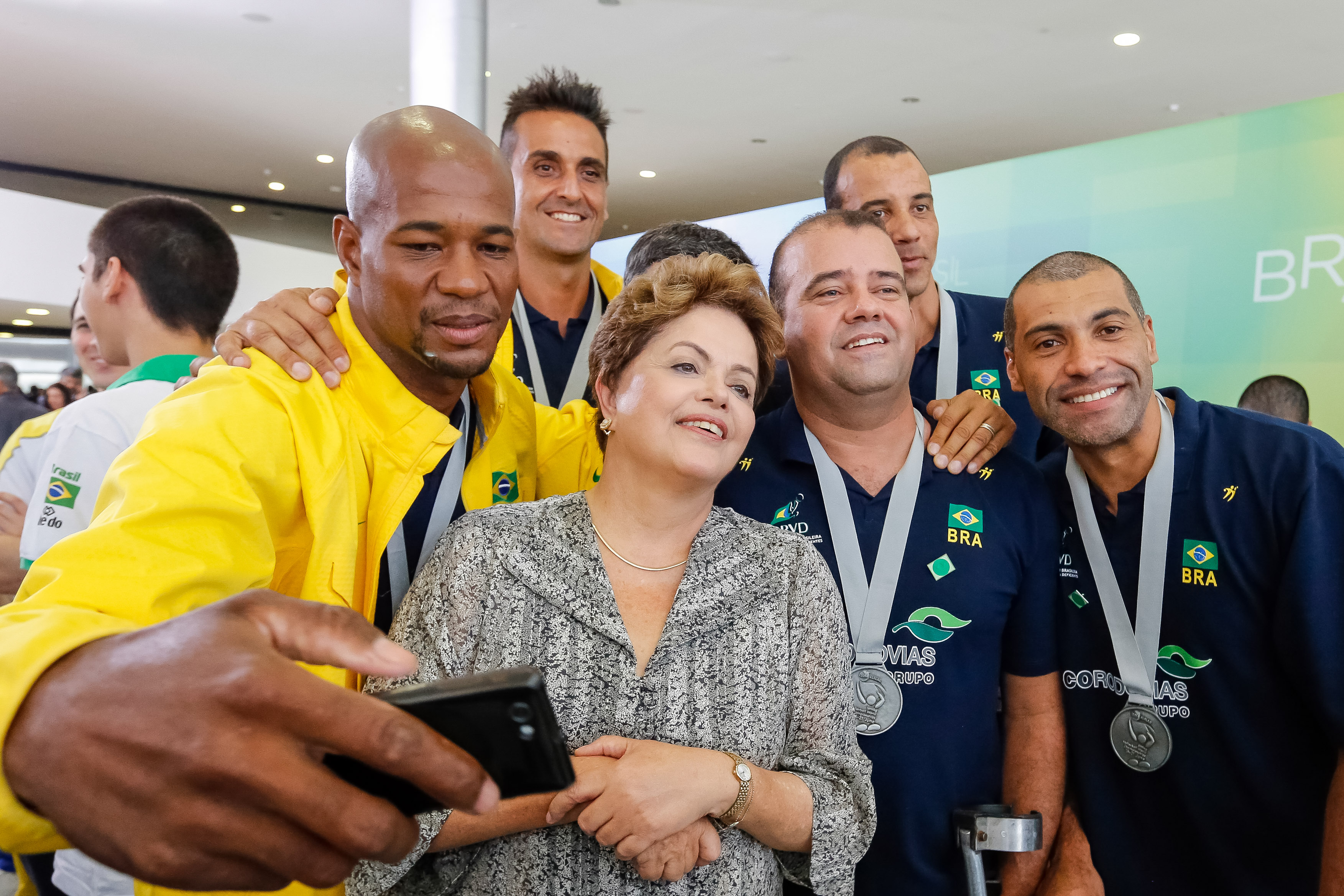 Jovens atletas olímpicos e paraolímpicos - 16