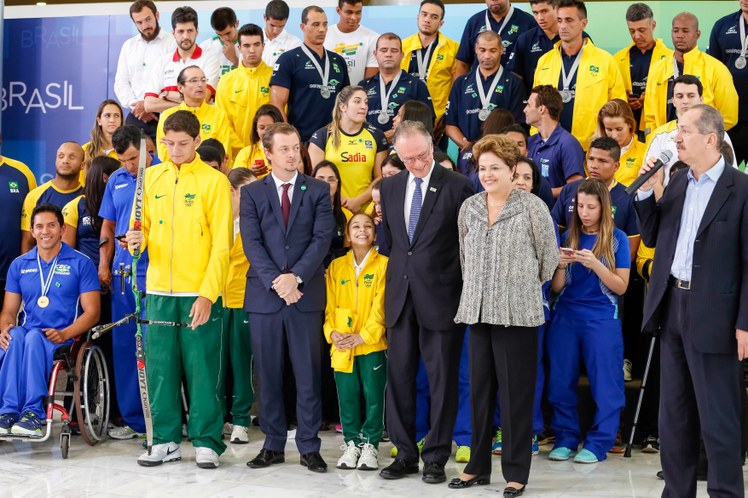 Jovens atletas olímpicos e paraolímpicos - 17