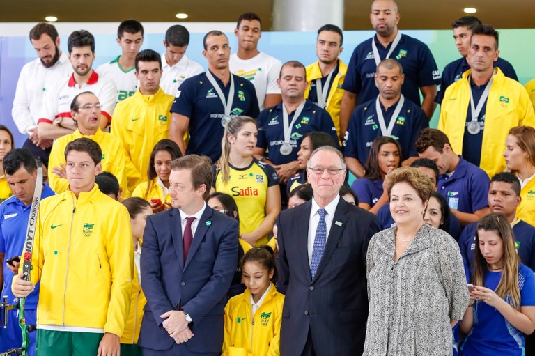 Jovens atletas olímpicos e paraolímpicos - 18