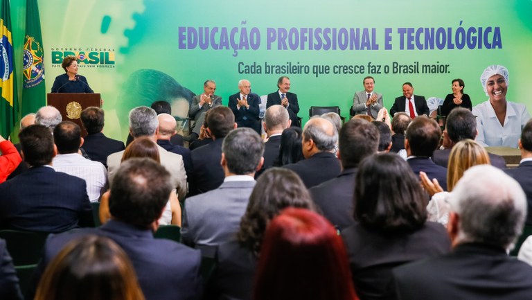 Lançamento da segunda etapa do Pronatec - Programa Nacional de Acesso ao Ensino Técnico e Emprego - e celebração dos novos campi de Institutos Federais de Educação Profissional, Ciência e Tecnologia - 13