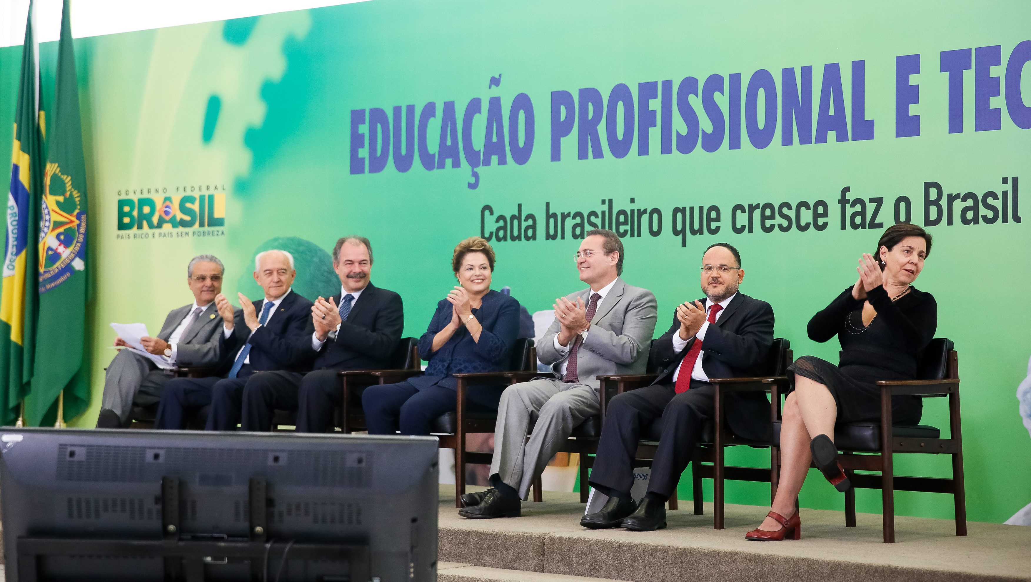 Lançamento da segunda etapa do Pronatec - Programa Nacional de Acesso ao Ensino Técnico e Emprego - e celebração dos novos campi de Institutos Federais de Educação Profissional, Ciência e Tecnologia - 02