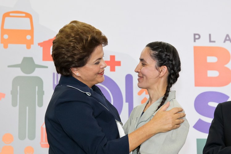 Dilma cumprimenta Marise Alves