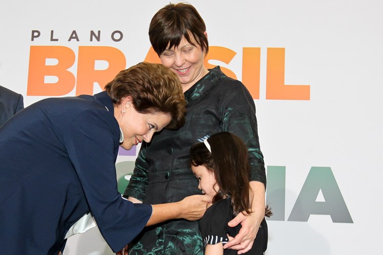 Dilma cumprimenta Luiza Campello