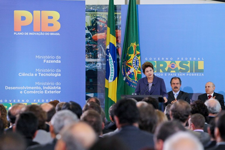 Presidenta Dilma Rousseff discursa durante cerimônia de lançamento 2