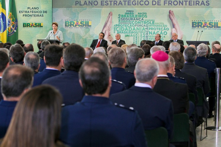 Dilma discursa durante lançamento do Plano Estratégico de Fronteiras