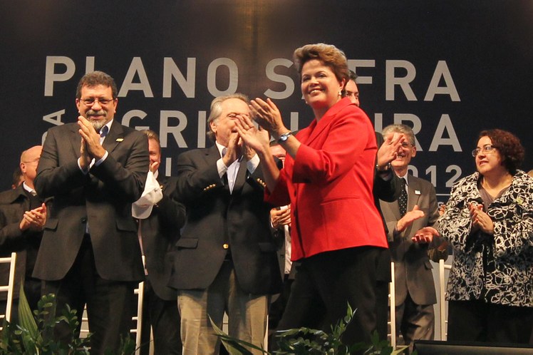 Dilma Rousseff durante lançamento do Plano Safra da Agricultura Familiar 8