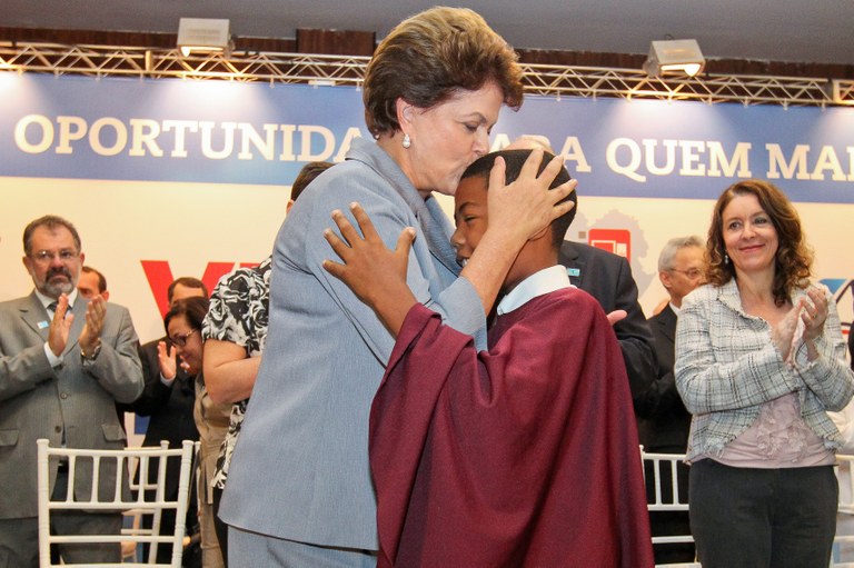Dilma Rousseff cumprimenta Bruno Almeida 2 Dilma Rousseff cumprimenta Bruno Almeida 2