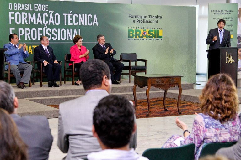 Dilma participa de cerimônia de lançamento de programa 3