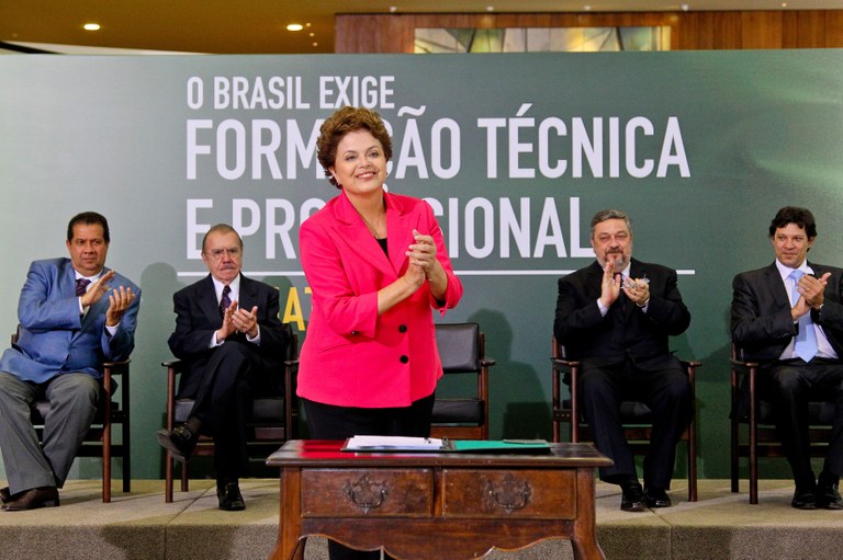 Dilma participa de cerimônia de lançamento de programa